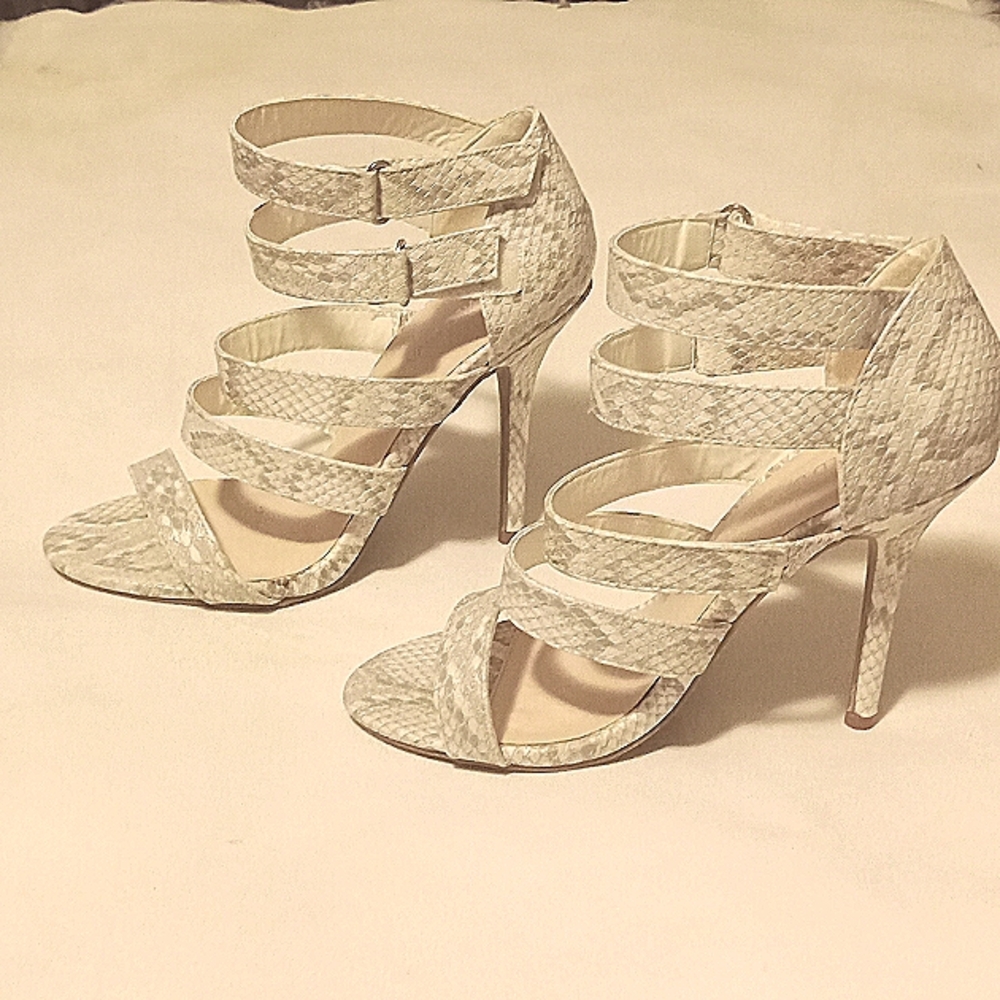 WILD DEVA  Gray/White Snakeskin print strappy high heel pumps size 7